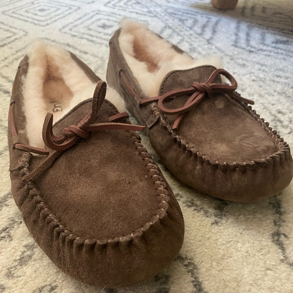 UGG women’s Dakota espresso moccasins size 7